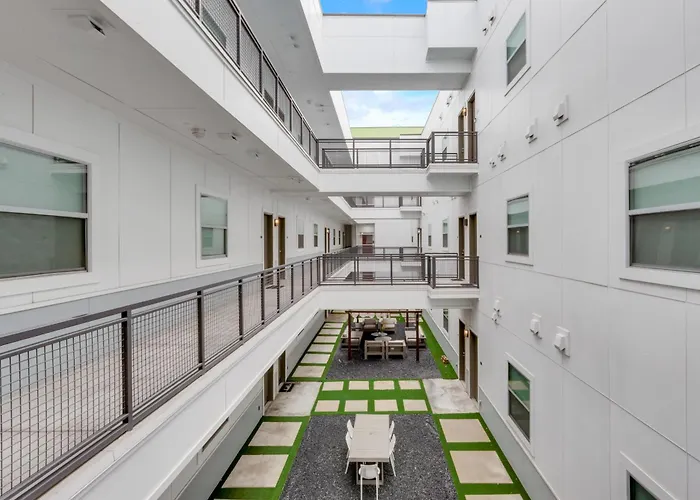 Contemporary 2Br I Gym I Parking I Workspace