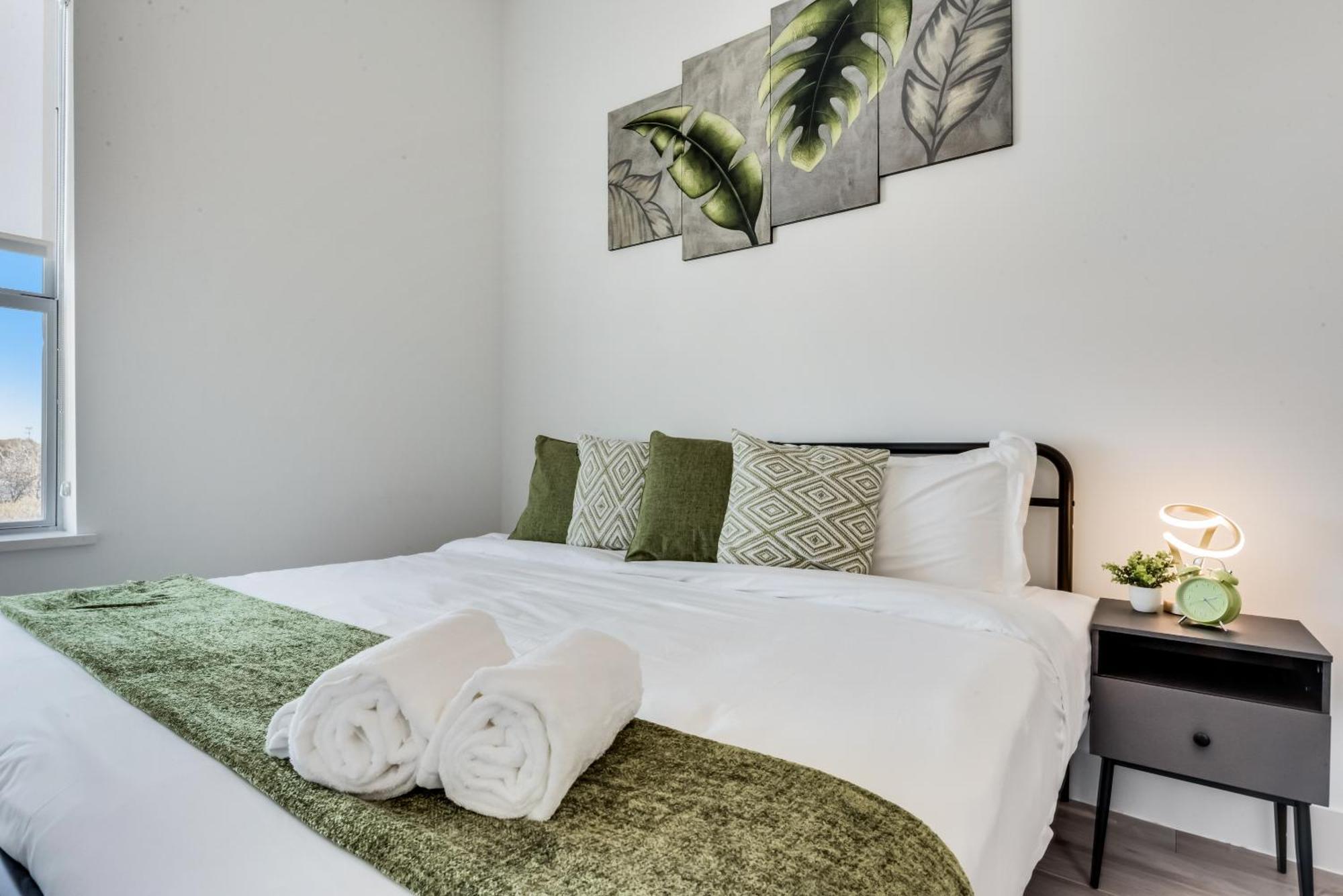 Contemporary 2br I Gym I Parking I Workspace *